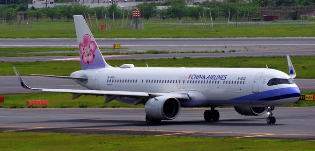 CAL_A321-200neo_B-18102_0001.jpg