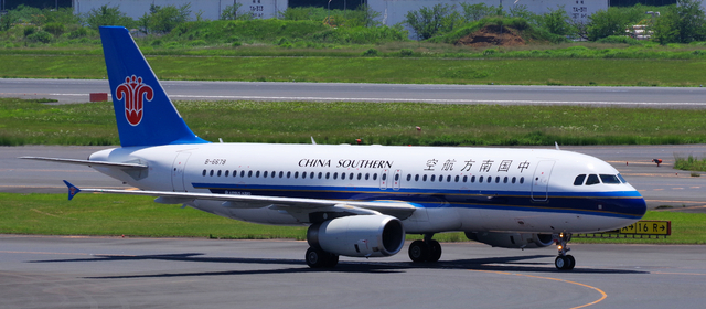 CSN_A320-200_B-6678_0001.jpg