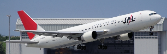JAL_B767-300_8299_0004.jpg