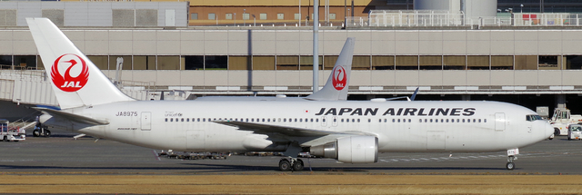 JAL_B767-300_JA8975_0014.jpg