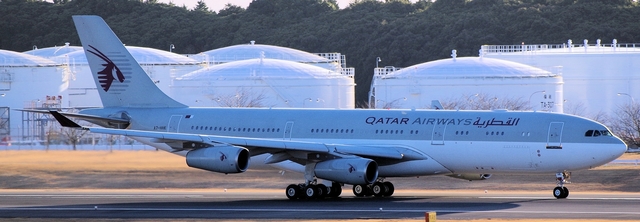 QAF_A340-200_A7-HHK_0004.jpg
